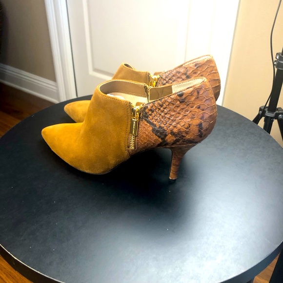 Michael Kors, Clara MID BOOTIE, DK CARAMEL, SUEDE, SZ 10 M - Picture 2 of 3